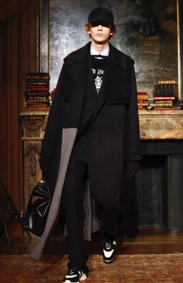 valentino-menswear-fall-winter-2017-paris40