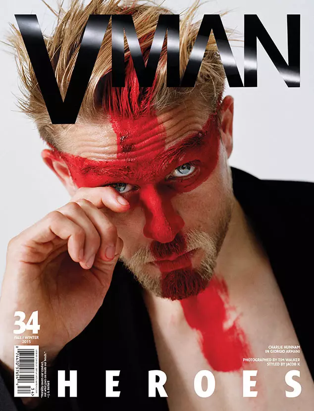 La nostra cotta Charlie Hunnam perde la maglietta sul nuovo numero di V Man. Accidenti, ha un bell'aspetto. Anche la sua intervista è abbastanza buona, ma siamo sicuri che probabilmente non la leggerai nemmeno perché preferiresti vedere le sue foto a torso nudo.