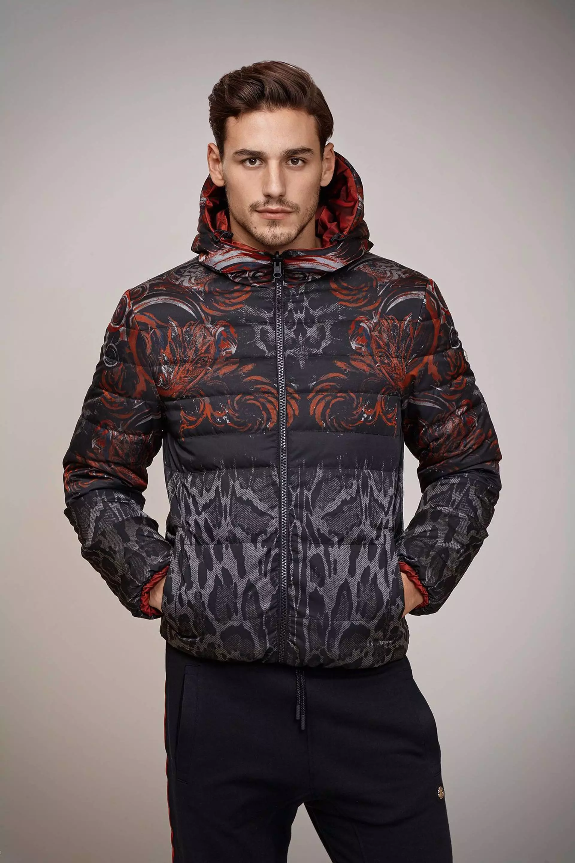 Ítalska lúxus tískumerkið Roberto Cavalli sýnir haust/vetur 2015 Gym Look Book með Mariano Ontañon í aðalhlutverki. Íþróttabúnaður eftir flotta krakka, ó já!