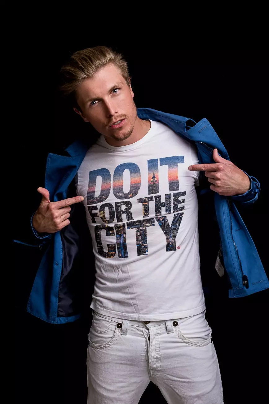 Hy is Jonathan Davis (Attitude Models) deur Fritz Yap vir Dominus Magazine.