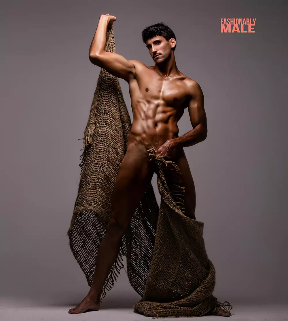 Javier Monroy Cover Crisol kanggo Fashionably Male