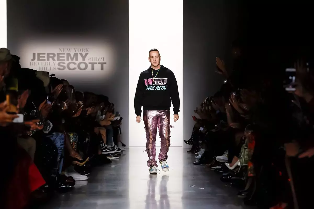 Jeremy Scott hordásra kész 2020 tavaszi nyáron, New Yorkban