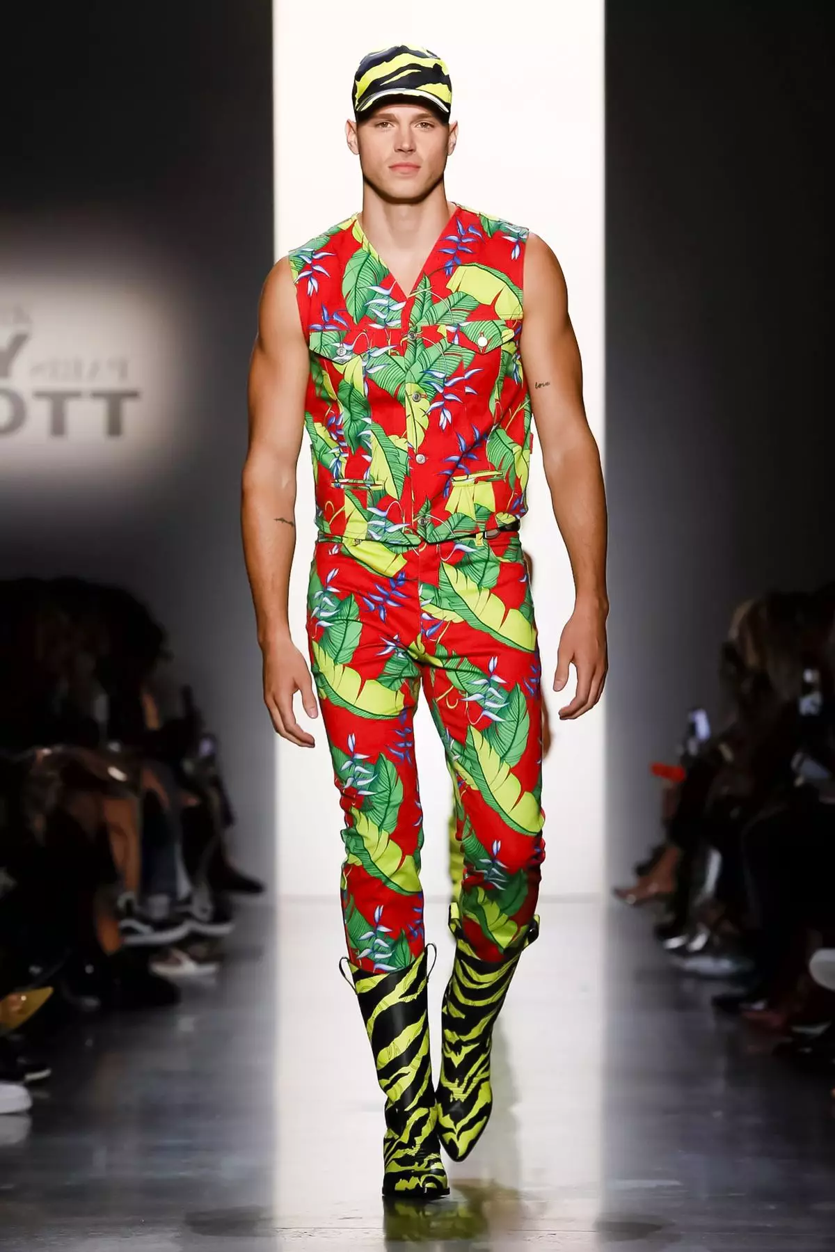 Jeremy Scott hordásra kész 2020 tavaszi nyáron, New Yorkban