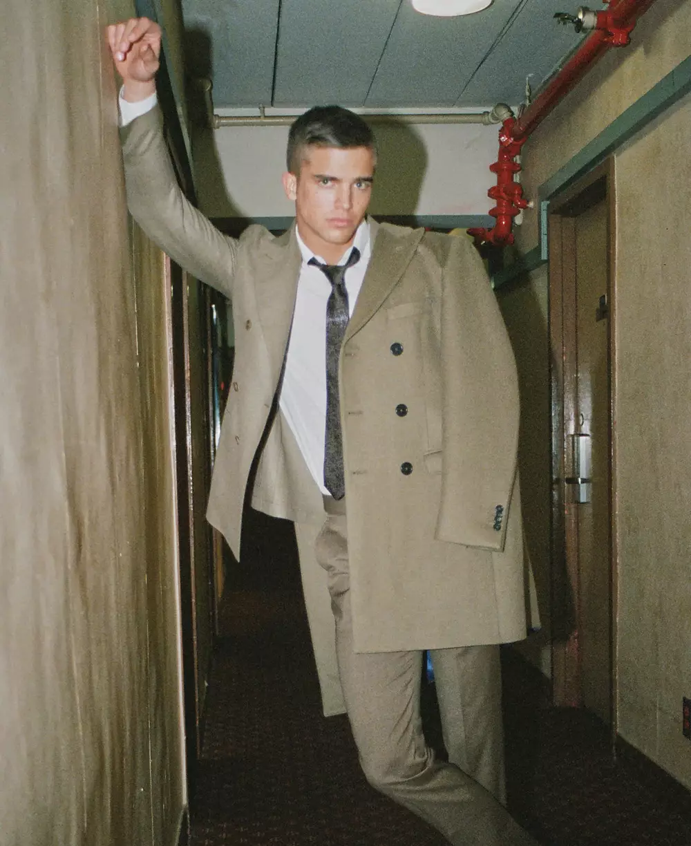 River Viiperi @SoulArtist 为 ODDA 8 Decades 发行的代表 80 年代“身体文化和美国舞男”精髓的 Taylor Edward 和 Gregory Wein 的时尚。