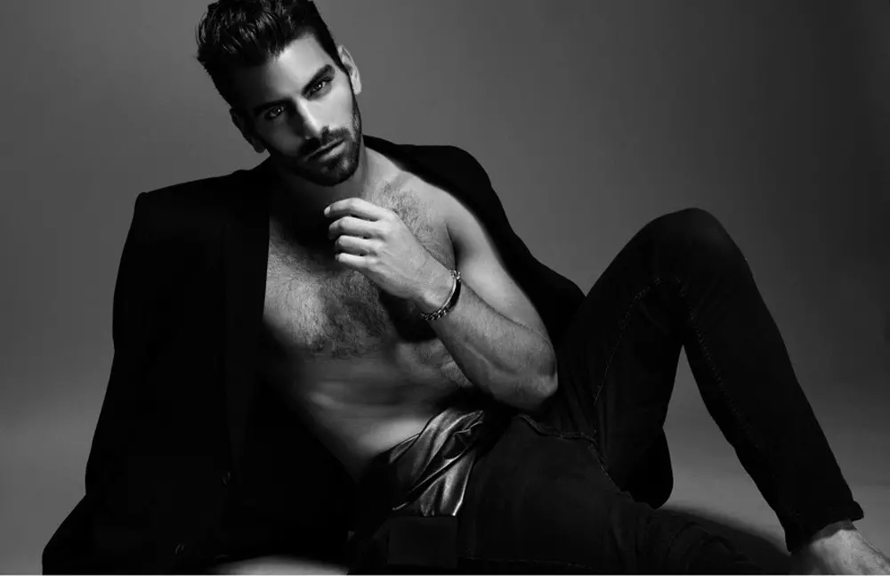 Nyle DiMarco, ອາຍຸ 25 ປີ, ກໍາລັງຈະສະແດງໃນລະດູການທີ່ 22 ທີ່ຈະມາເຖິງຂອງຊຸດ CW, ເຊິ່ງສ້າງໂດຍ supermodel Tyra Banks. ແຕ່ໃນຂະນະທີ່ບາງຄົນອາດຈະເຊື່ອວ່າລາວມີຄວາມເສຍປຽບເມື່ອປຽບທຽບກັບນັກສະແດງຮ່ວມຂອງລາວ, ຕົວແບບໃນວໍຊິງຕັນຢືນຢັນວ່າຄວາມພິການຂອງລາວເຮັດໃຫ້ລາວມີຄວາມເປັນເອກະລັກຫຼາຍຂຶ້ນ. ອ່ານເພີ່ມເຕີມ: http://www.dailymail.co.uk/femail/article-3184467/I-huge-advantage-America-s-Model-s-deaf-contestant-reveals-disability-helps-stand-crowd.html #ixzz3m9AEMK3E ຕິດຕາມພວກເຮົາ: @MailOnline ໃນ Twitter | DailyMail ຢູ່ໃນ Facebook