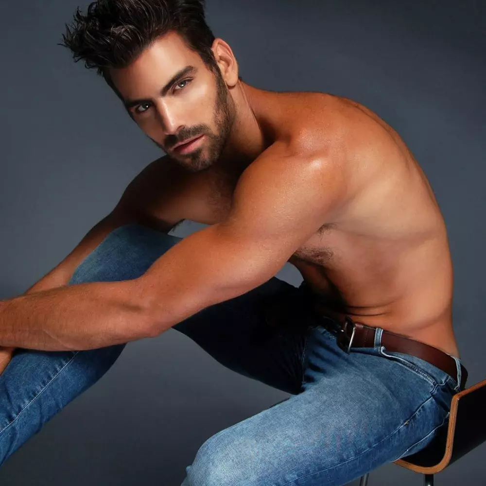 A 25 éves Nyle DiMarco szerepelni fog a nagy sikerű CW sorozat közelgő 22. évadában, amelyet Tyra Banks szupermodell készített. De bár egyesek azt hiszik, hogy társaihoz képest hátrányosabb helyzetben van, a washingtoni modell ragaszkodik ahhoz, hogy fogyatékossága még egyedibbé teszi. Bővebben: http://www.dailymail.co.uk/femail/article-3184467/I-huge-advantage-America-s-Model-s-deaf-contestant-reveals-disability-helps-stand-crowd.html #ixzz3m9AEMK3E Kövessen minket: @MailOnline a Twitteren | DailyMail a Facebookon