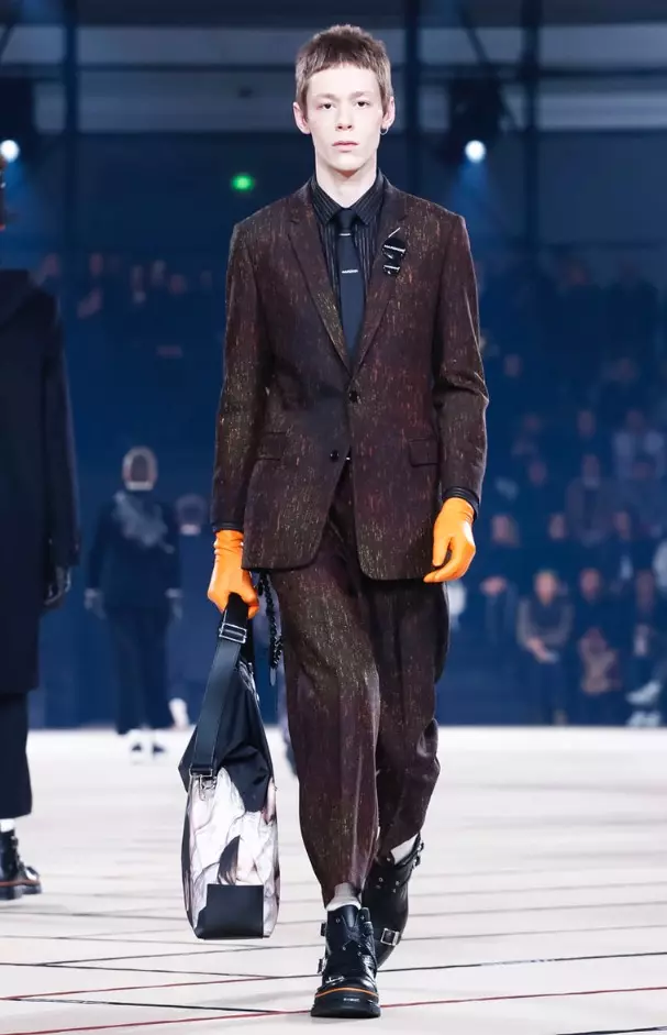 dior-homme-erkaklar-kuz-qish-2017-parij3