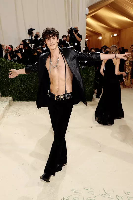 ຜູ້ຊາຍຢູ່ທີ່ 2021 Met Gala ສະເຫຼີມສະຫຼອງໃນອາເມລິກາ: ຄໍາສັບຂອງຄົນອັບເດດ: 336_16