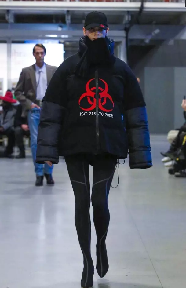 vetements-ready-to-wear-jesen-zima-2017-pariz14