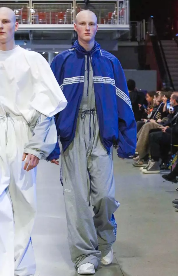 vetements-ready-to-wear-fall-winter-2017-paris9