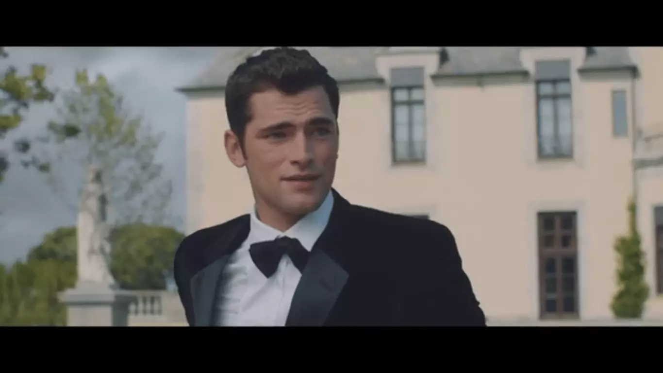 Sean O'Pry hrá nové video od Taylor Swift