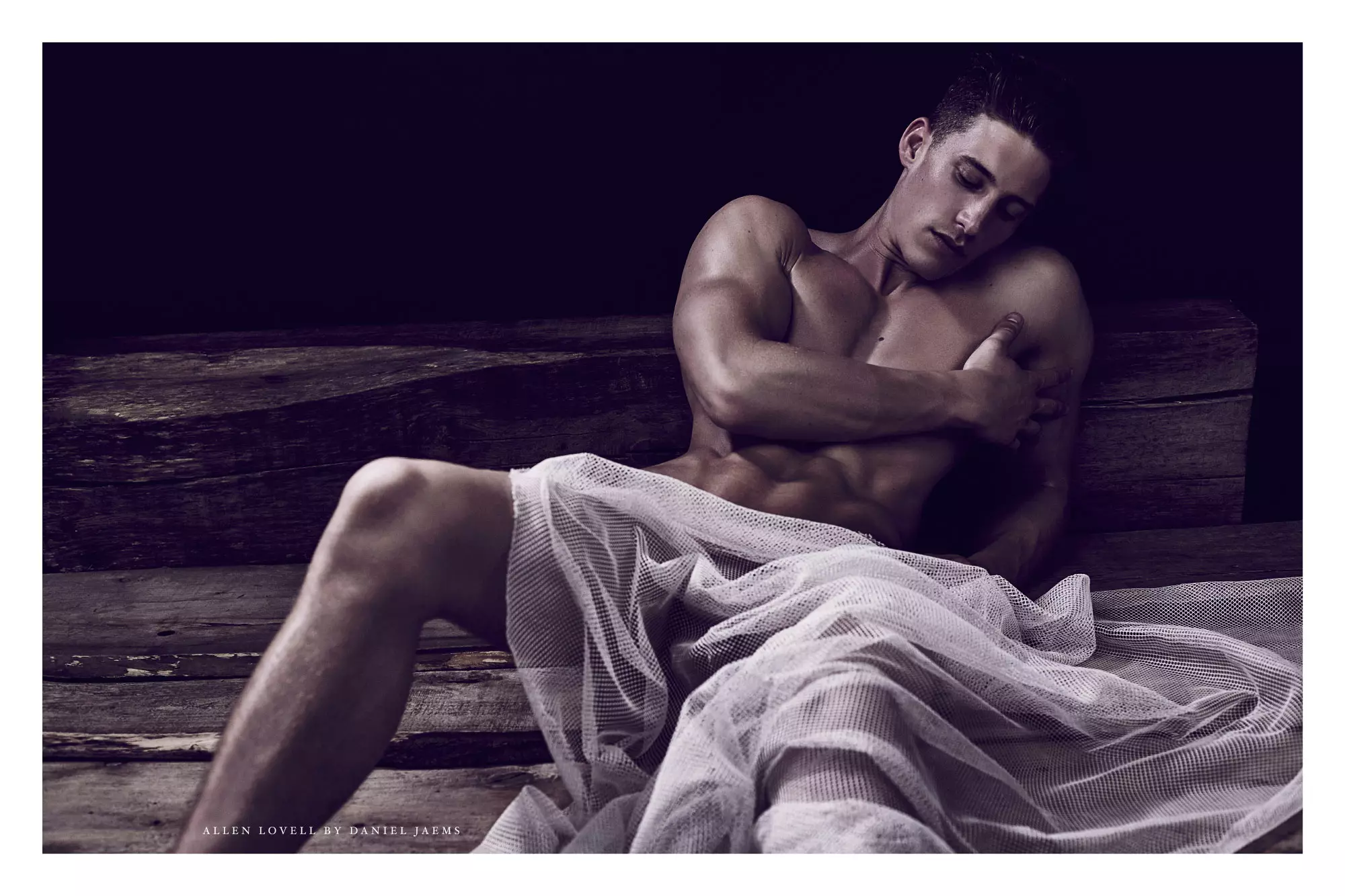 Splendido ritratto di nudo artistico realizzato dal fotografo Daniel Jaems in Obsession #12 Allen Lovell. Uccidere!