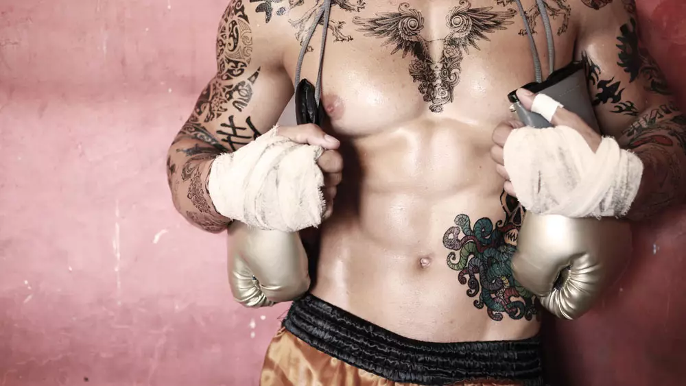 Fitness Motivatioun mam Hunk männleche Modell brasilianesche Marlon Pires boxen a poséiert fir d'Objektiv vum Binho Dutra.