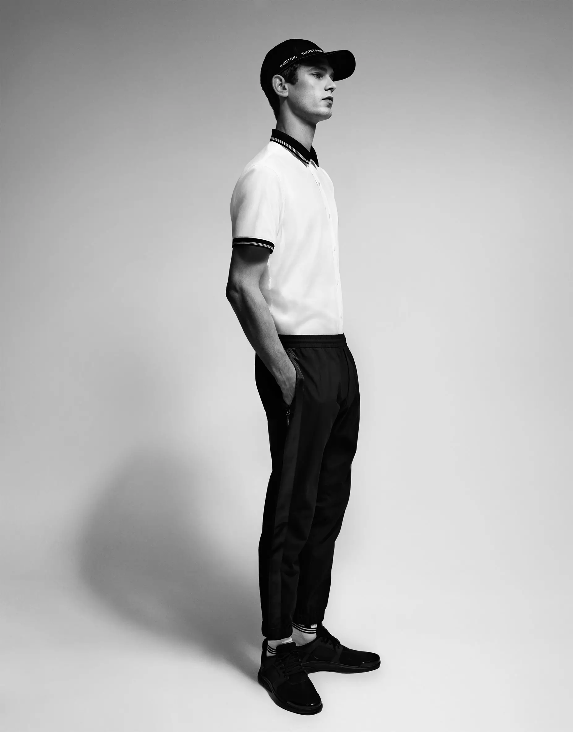 ZARA Man Campaign S/S 2017 "Heyecan verici Bölgeler", top model Tim Schuhmacher, Gordon von Steiner, Roberto Sipos ve Arthur Gosse'den korkarak Willy Vanderperre tarafından fotoğraflandı.