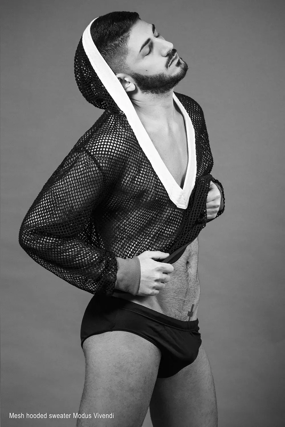 Hjir is hunk-model Michele Miccoli in moaiste kwaliteit Italjaanske suvere hunk, posearre foar de lens fan Alisson Marks en stylearre troch fashionista Stefano Guerrini.