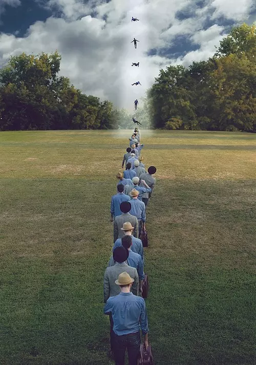 Logan Zillmer es un fotógrafo estadounidense que se ofrece a revelar todos los días del año una de sus tomas. Al igual que Magritte y el surrealismo, el artista nos ofrece imágenes de alta calidad con una selección de planos entre 365 para descubrir en el futuro.