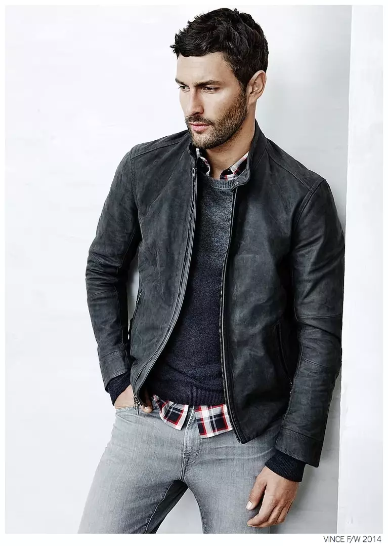 La modelo estadounidense Noah Mills protagoniza el look book de otoño de 2014 de la marca de ropa masculina Vince. Conocido por su estilo limpio y clásico, Vince no decepciona cuando se trata de otoño. Creado para el hombre urbano contemporáneo de corazón, los separadores se unen con una facilidad refinada. Los jeans de mezclilla de corte recto y los joggers relajados se combinan con prendas de punto ajustadas, chaquetas de cuero de primera calidad y camisas ajustadas para una serie de estilos de otoño accesibles.