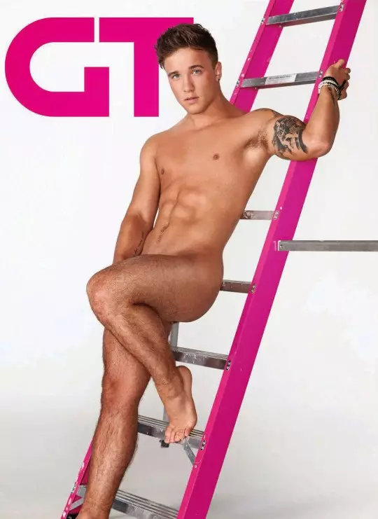 Sam Callahan X-minősítést kapott a GT Magazine-ban, az X-Faktor szenzációja, aki félmeztelenül pózol mindannyiunknak.