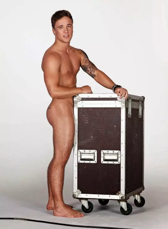 Sam Callahan mus rau X-rated rau GT Magazine, qhov kev xav X-Factor posing ib nrab liab qab rau peb txhua tus.