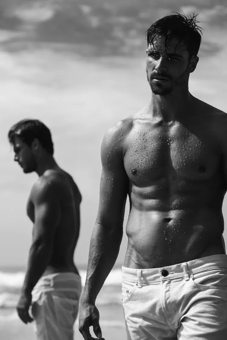 Præsenterer den nye optagelse af den brasilianske fotograf Jeff Segenreich med de sexede modeller Bruno Oliveira og Matheus Rodrigues. Ja! #HappyHumpDay