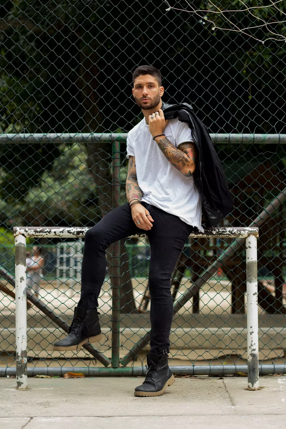 Lindo modelo brasileiro, Thiago Perri, no Mega Model Rio de Janeiro posando para um set atualizado do fotógrafo Gustavo Bastos.