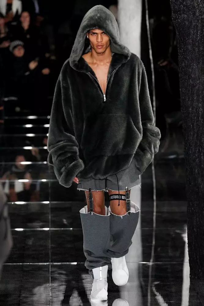 Rihanna Fall 2016 жылғы Fenty x Puma киюге дайын киім (8)