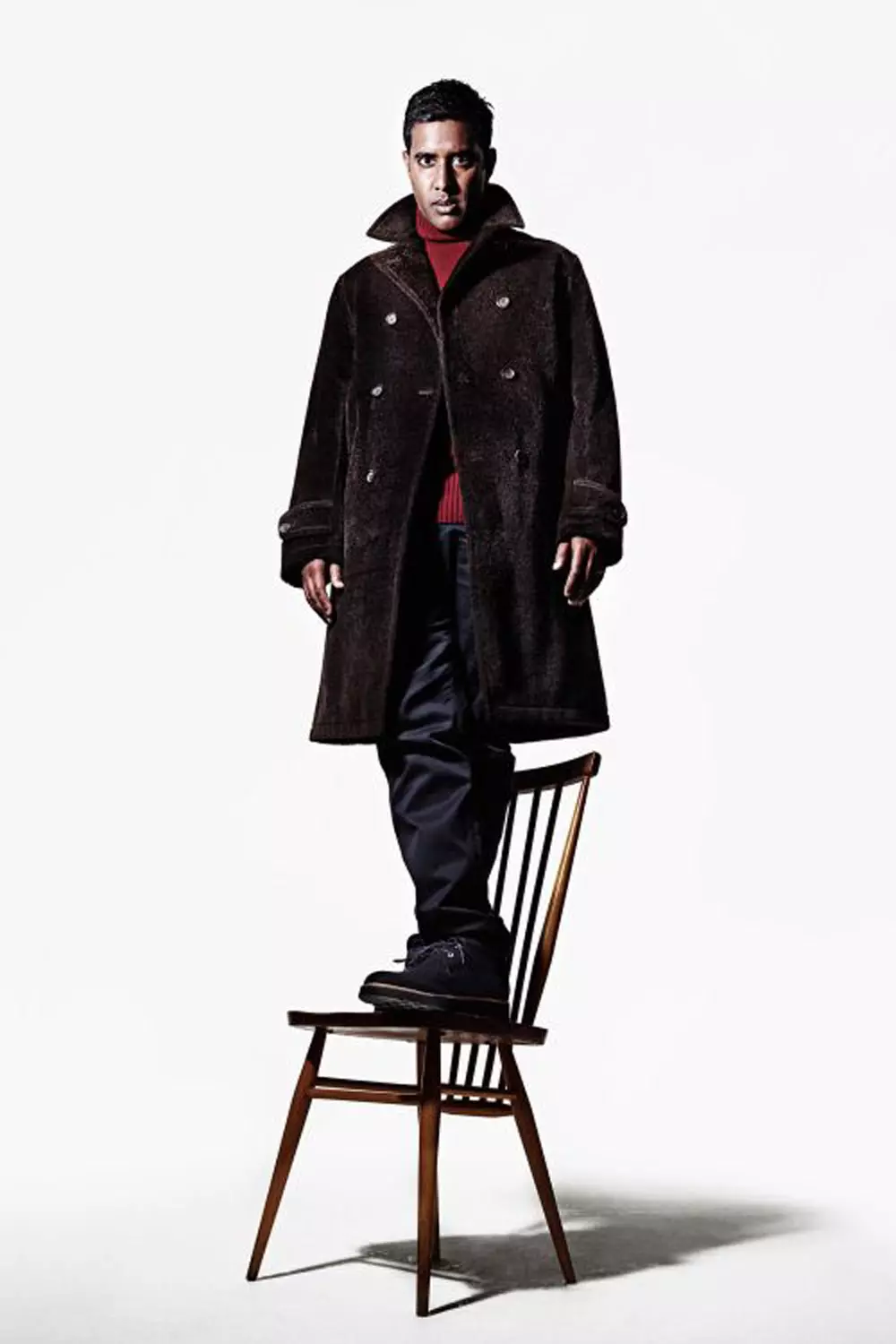 Os dois ícones da moda se reúnem no Lookbook Oliver Spencer outono / inverno 2015, fotografado por Rankin. O famoso designer britânico Oliver Spencer colaborou com o renomado fotógrafo de moda e diretor criativo Rankin para criar uma série de fotos estrelada por alguns dos amigos mais estimados de Oliver.