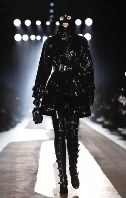 MOSCHINO AŬTUNO VINTRO 2018 VIRINOJ KAJ PREKOKLEKTO MILANO69