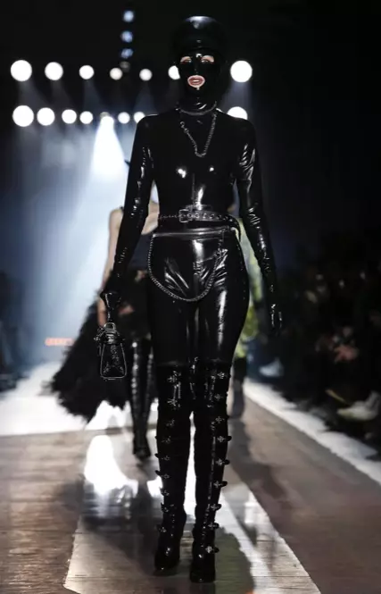 MOSCHINO FALL WINTER 2018 PAMEKASAN PRAKTEK Awéwé sareng Lalaki MILAN31