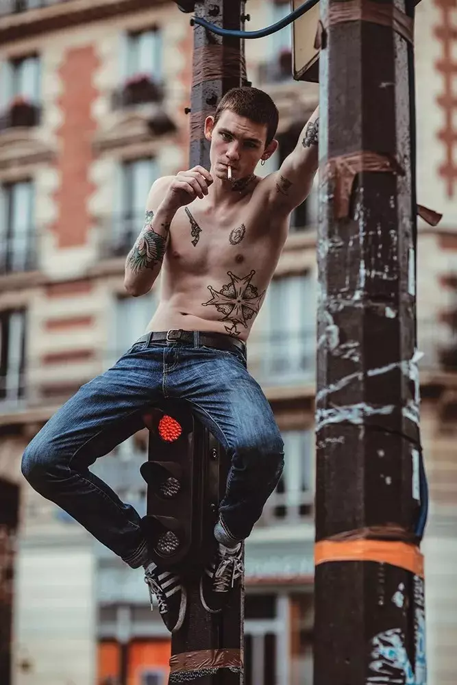 Møder nykommeren fra Rock Men Paris Paul Lemaire, mager, farvet skønhed med 5'11 og dybblå øjne. For nylig er blevet snappet til Saint Laurent F/W 2015.16 af Hedi Slimane.