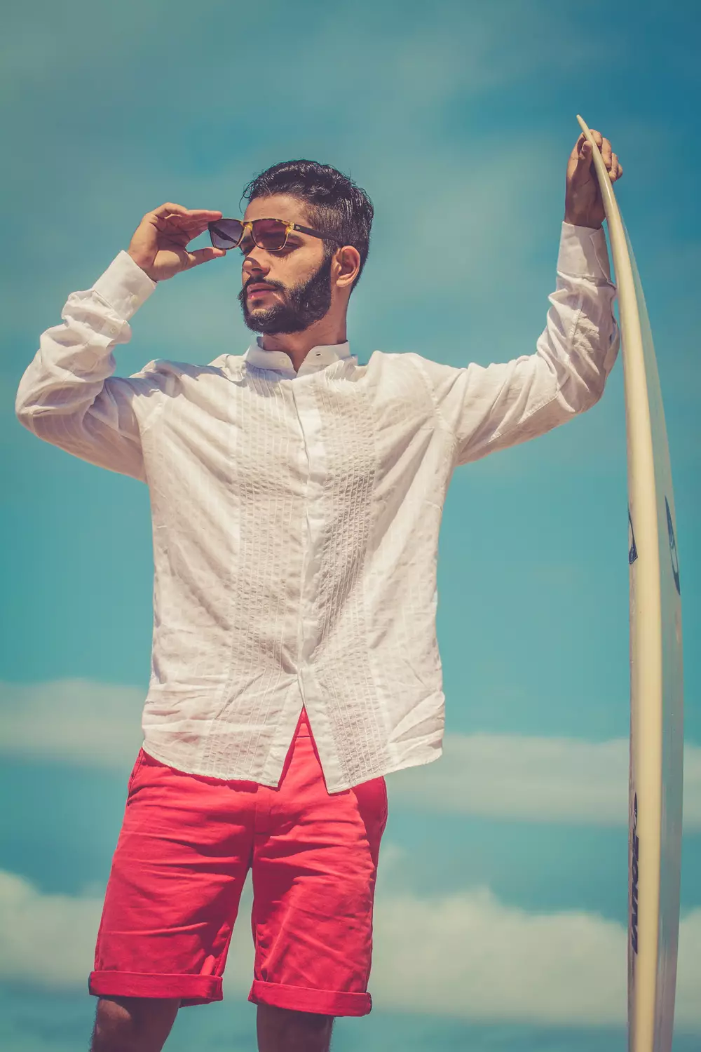 Låt oss åka till Rio!!! Möte William Magalhães i en solig good vibe-session inspelad av Simone Fransisco. Surfare och skådespelare, fotograferad på stranden i Arpoador Rio de Janeiro.