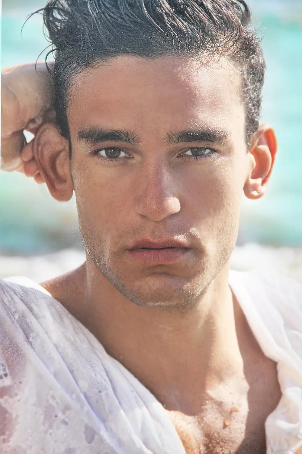 Oui, nous avons une deuxième partie sensationnelle de ce beau modèle masculin Paul Alex Molnar photographié par le talentueux Ray John Pila. Ensemble de plage exquis, bel éclairage et toile de fond naturelle LA plage.