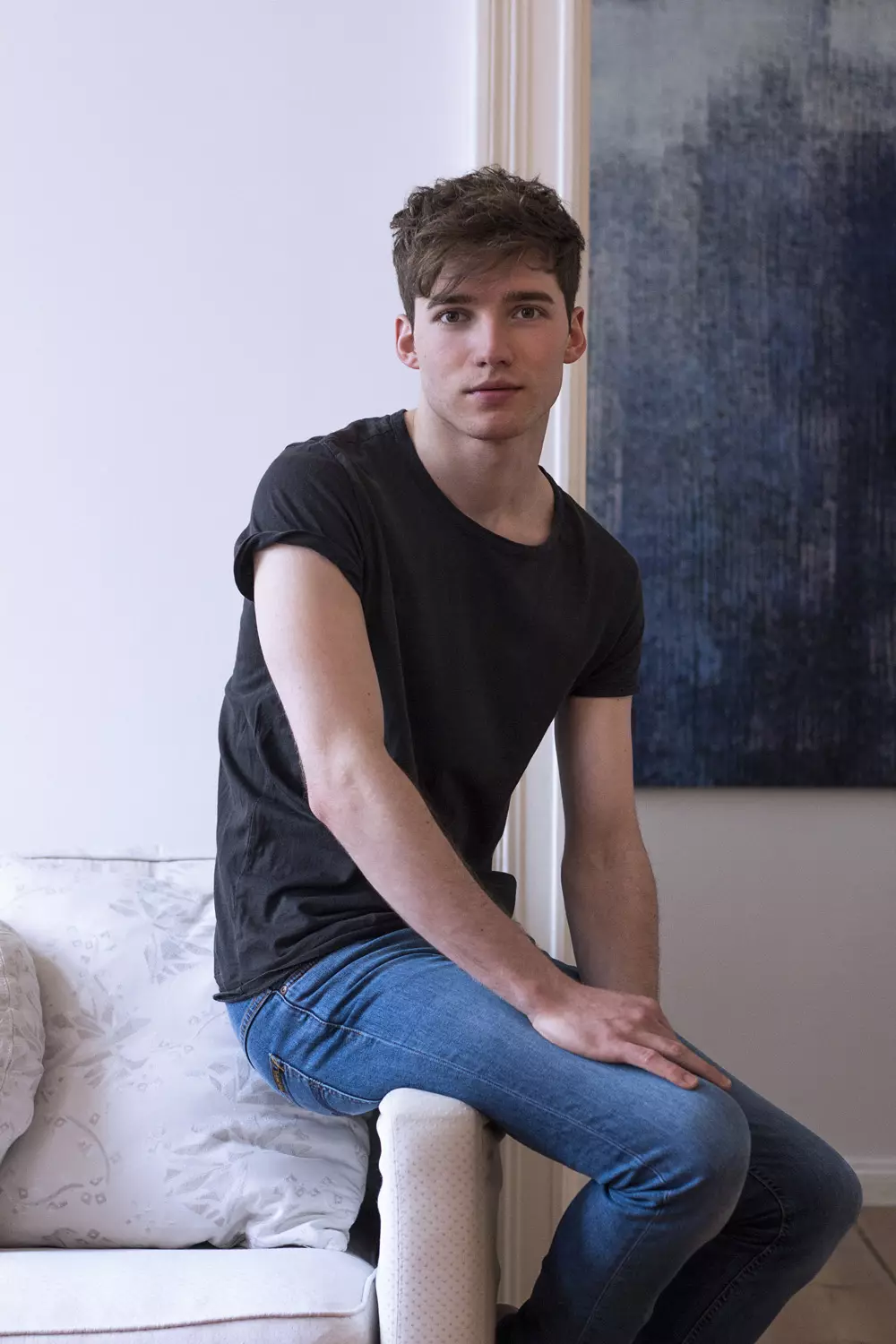 Vi fik dette nye friske portræt af denne søde model Tobias portrætteret af Xavier Baeyens.