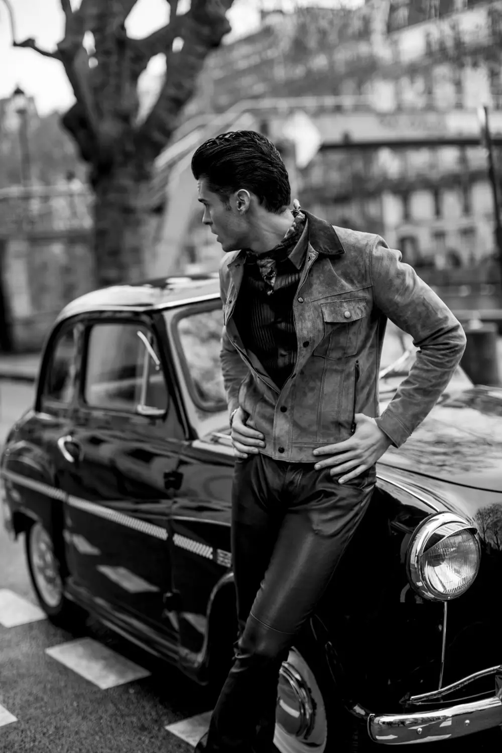 Baptiste Giabiconi @MgM Paris representando os anos 50 inspirado em Marlo Brandon por Magdalena Lawniczak e Moda por Fleur Huynn Evans para a edição ODDA de 8 décadas