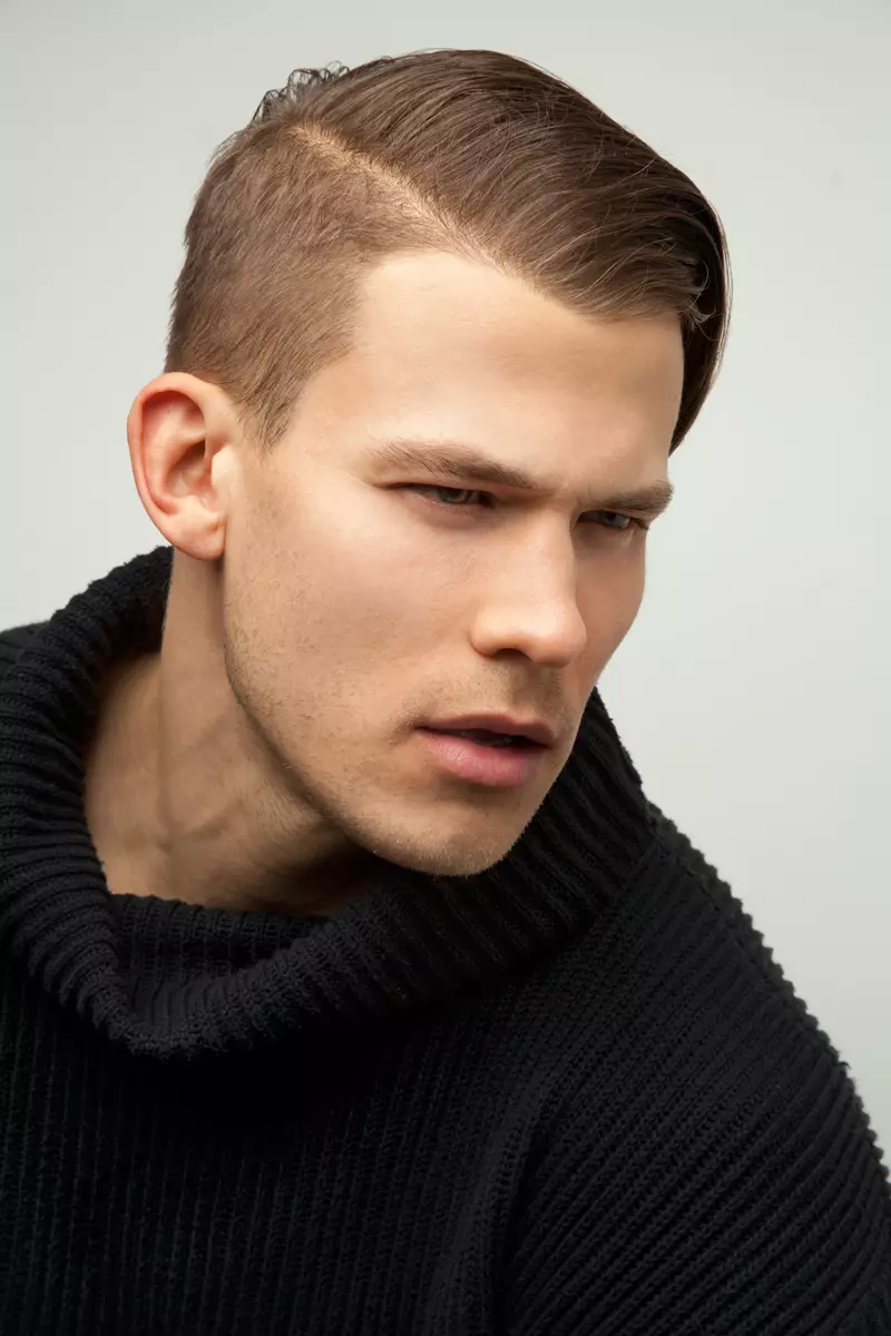 nádherný klasický stavač zo Salt Lake City, volá sa Blake Robinson z Niya Models a nedávno podpísal zmluvu s MSA Models. Stylista Malcolm Joris a bol umeleckým režisérom Jamesa Loya.