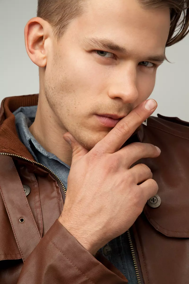 wunderschöner, klassischer Mann aus Salt Lake City. Sein Name ist Blake Robinson von Niya Models und hat kürzlich bei MSA Models unterschrieben. Stylist Malcolm Joris und unter der künstlerischen Leitung von James Loy.