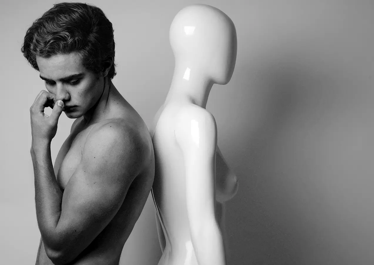 Prachtig portret van Jesus Soqui, uitgevoerd door mannelijk model Alex Eguiarte van MMrunway. Dit is een werk over gevoelens na een relatiebreuk. Gefeliciteerd