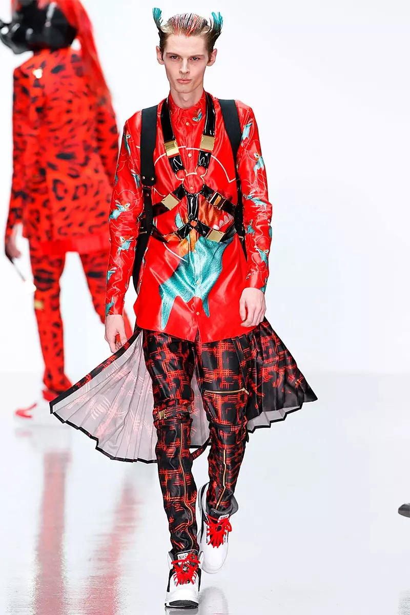 katie-eary-fall-Winter-2014-show-0021