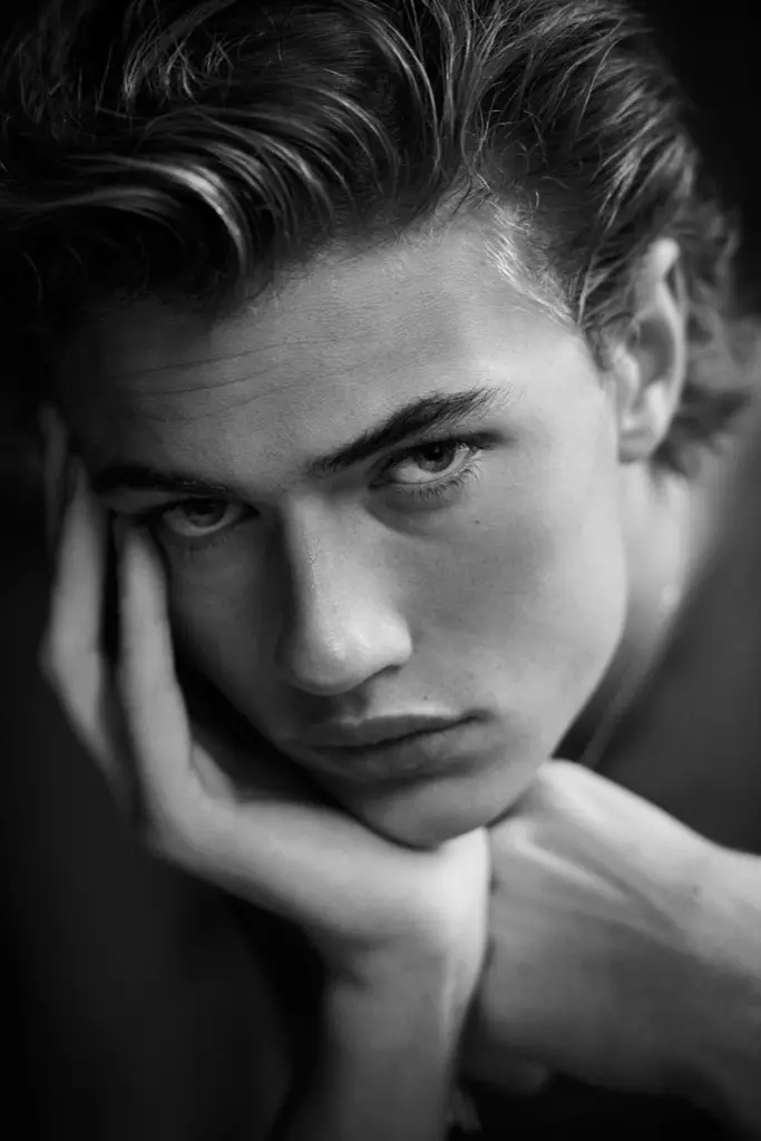 Supermodel van die oomblik, Lucky Blue Smith by Next Models verskyn in hierdie portretreeks vir die jongste uitgawe van DSection Magazine, gefotografeer deur Matthew Brookes