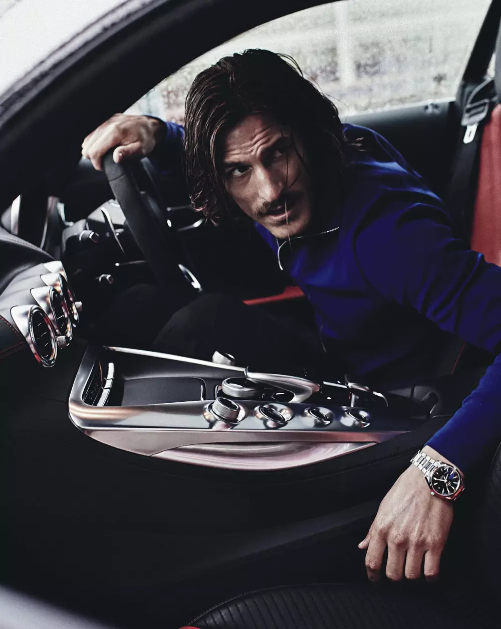 A kedvenc férfi topmodell, Jarrod Scott a 2015. novemberi GQ Australia Issue új vezércikkében szerepel Jake Terrey által, Kelly stílusában.