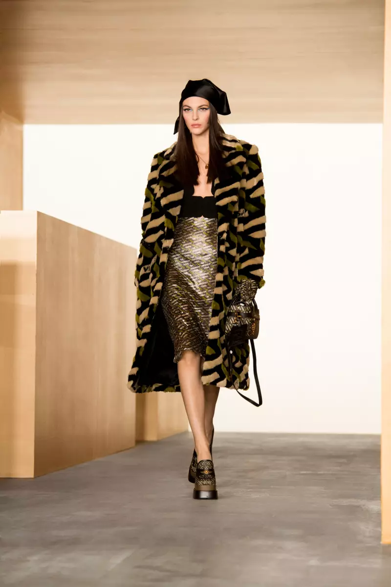 Versace Fall 2021 मिलान लगाउन तयार छ 3840_18