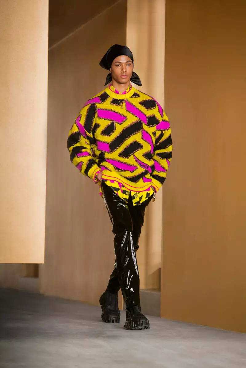 Versace Fall 2021 मिलान लगाउन तयार छ 3840_40