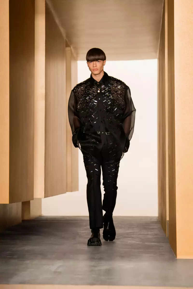 Versace Fall 2021 মিলান পরতে প্রস্তুত 3840_46