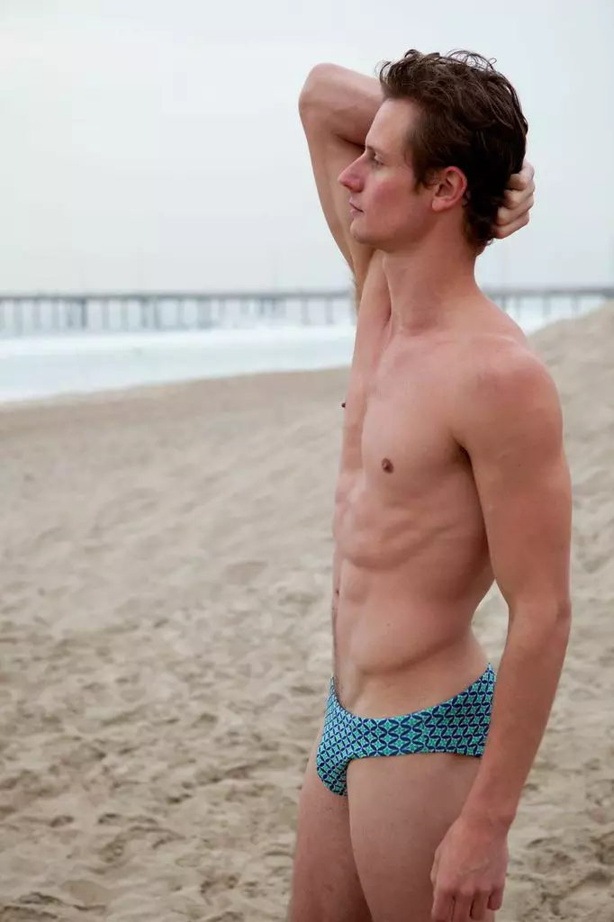 Akhirnya model cantik Wesley Campbell mendapat gambar segar oleh fotografi Wadley Wadley, Wesley memakai speedo klasik dari MrTurk, pastinya dia mempunyai badan tona yang cantik untuk memakainya. Cantik rupanya!