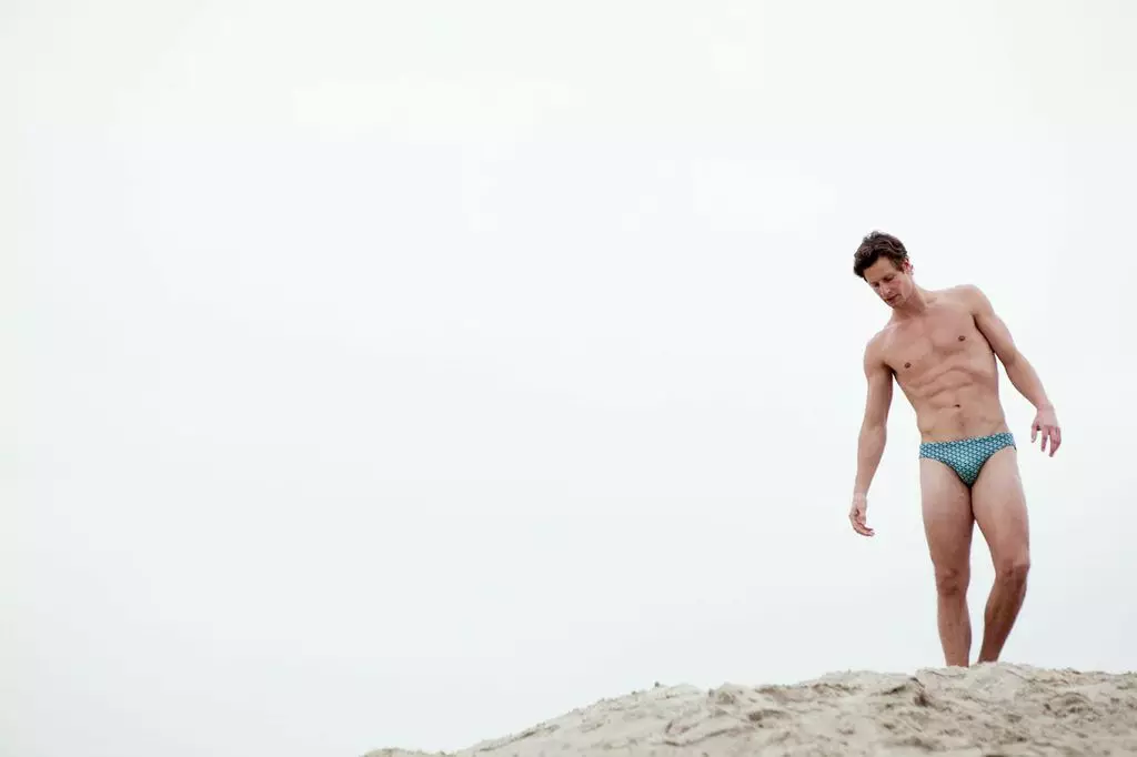 Finalmente, el hermoso modelo Wesley Campbell obtiene nuevas instantáneas de la fotografía de Wadley Wadley, Wesley usa un velocímetro clásico de MrTurk, definitivamente tiene un hermoso cuerpo tonificado para usarlo. ¡Bonitos looks!