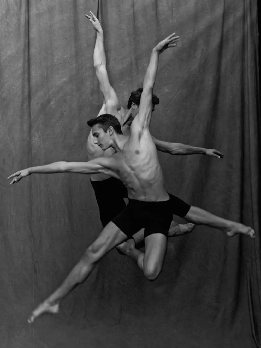 Pari Paris opera baletiniň ussat erkek balet tansçylary “les danseurs”. Güýçüň nusgasy, bedeniniň barmaklarynyň her nokady bilen poeziýa maşynlary hökmünde hereket edýän bedenleri.