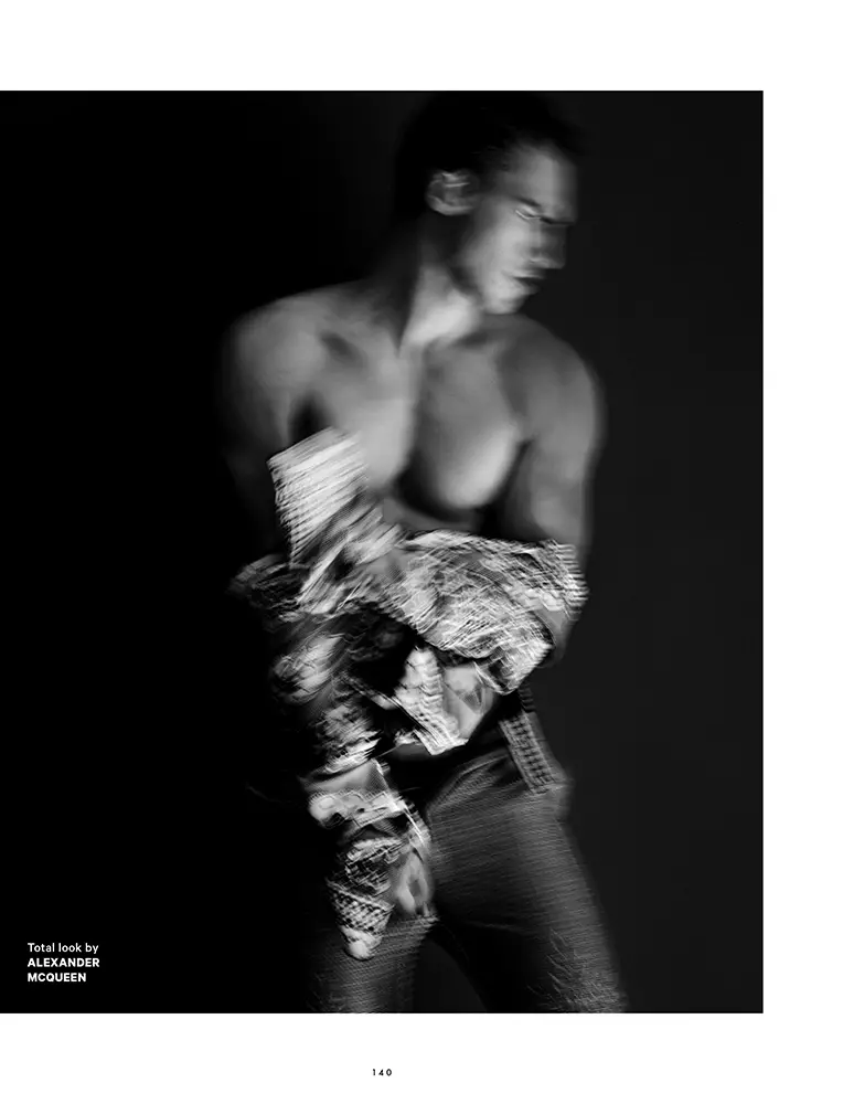 U-Alessio Pozzi endabeni yekhava ye-Essential Homme Disemba 2019