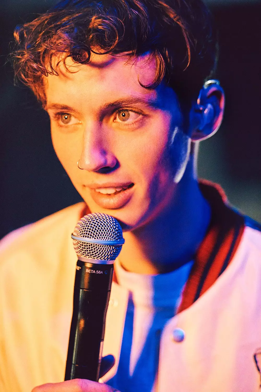 Troye-sivan-for-teen-vogue-vol-1-201710