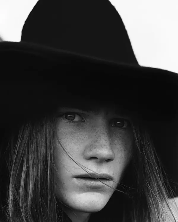 032c #27 Winter 14/15 Fotograaf: Alasdair McLellan Styling: Benjamin Bruno