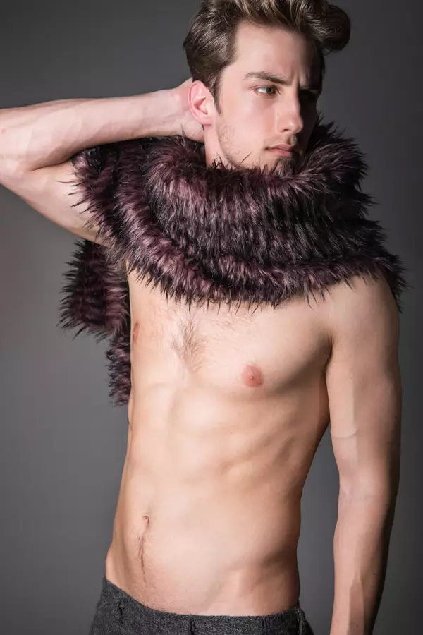 Ekskluzivno za Fashionably Male veoma nam je drago da vam predstavljamo novajlija Andrewa Logoboya kojeg predstavlja Bernat PM. fotografirao Nir Slakman u fascinantnoj beauty sesiji, stilizirao i dizajnirao Erez Ovadia.